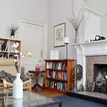 Classic Edinburgh Flat In The Heart Of Morningside